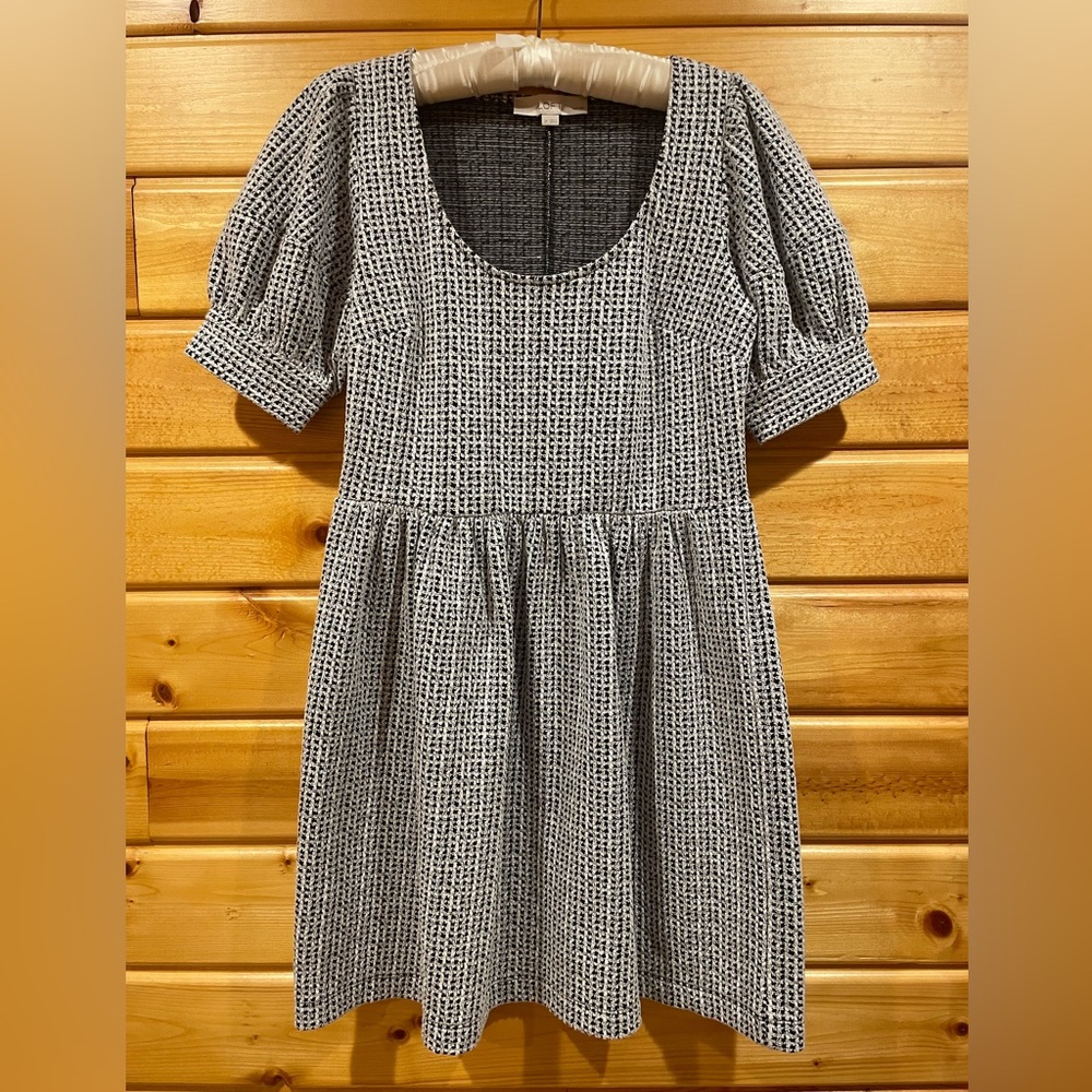 LOFT Petites Black and White Dress with Scoop Neck Size Small